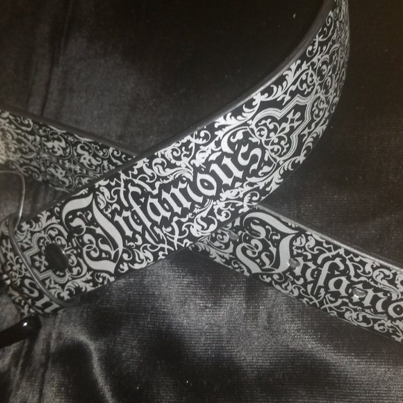 Infamous Scroll Detail Belt NWT - Picture 3 of 3
